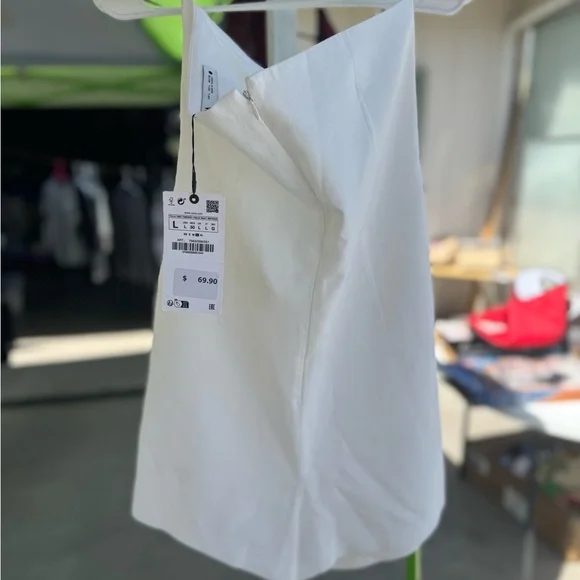 Zara Classic White Romper - Picture 2 of 4